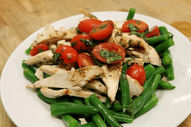 vištienos salotos laikantis baltymų dietos