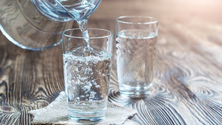 stiklinė vandens geriamajai dietai